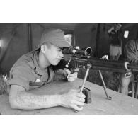 Le régiment d’infanterie de marine du Pacifique - Polynésie (RIMAP-P). Entraînement au champ de tir du Faaone (Tahiti) au fusil de précision FR-F1.