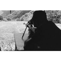 Le régiment d’infanterie de marine du Pacifique - Polynésie (RIMAP-P). Entraînement au champ de tir du Faaone (Tahiti) au fusil de précision FR-F1.