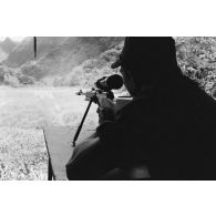 Le régiment d’infanterie de marine du Pacifique - Polynésie (RIMAP-P). Entraînement au champ de tir du Faaone (Tahiti) au fusil de précision FR-F1.