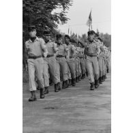 Défilé des troupes à l'issue de la cérémonie de remise de la fourragère à de jeunes marsouins du régiment d’infanterie de marine du Pacifique - Polynésie (RIMAP-P) à Taravao.