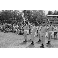 Arrivée de la garde au drapeau du régiment d’infanterie de marine du Pacifique - Polynésie (RIMAP-P) lors de la prise d'armes pour la remise de la fourragère à de jeunes marsouins à Taravao.