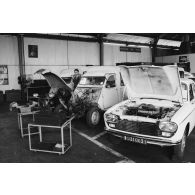 Atelier de l'escadron de transport du 57e bataillon de commandement et de soutien du Pacifique (57e BCSP) au camp d'Arue.