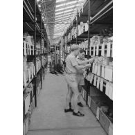 La direction de l'infrastructure et du matériel (DIM) au camp d'Arue. Magasins du parc d'approvisionnement.