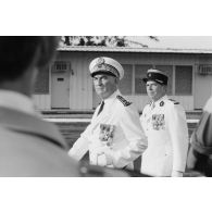 Cérémonie de prise de commandement du camp d'Arue. Revue des troupes par le vice-amiral Jacques Choupin, commandant supérieur des forces armées de la Polynésie et du centre d'expérimentations du Pacifique (CEP), zone maritime du Pacifique.