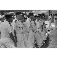 Officiers assistant à la cérémonie de prise de commandement du camp d'Arue.