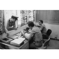 Bureaux administratifs à la base maritime de Papeete.