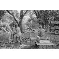 Le centre d'instruction de montagne du régiment d’infanterie de marine du Pacifique - Polynésie (RIMAP-P). Entraînement au centre d'instruction de montagne (CIM) de Papeete. Techniques du bivouac.<br>