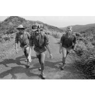 Marche d'exercice de fusiliers-marins de l'unité de protection de la base marine en zone montagneuse.