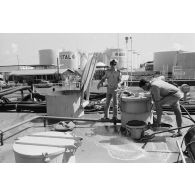 Service des essences des armées (SEA) à la base maritime de Papeete.