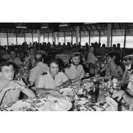 Déjeuner au restaurant de la base aérienne (BA) 190 à Faa'a (Tahiti).