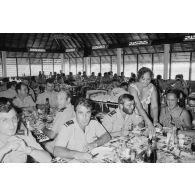 Déjeuner au restaurant de la base aérienne (BA) 190 à Faa'a (Tahiti).