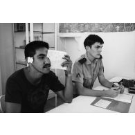 Centre de conciliation d'Arue. Examen médical d'un militaire du 57e bataillon de commandement et de soutien du Pacifique (57e BCSP) par un infirmier.