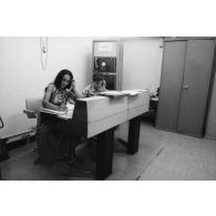 Le groupement de transmission terre (GTT) 815 à l'état-major du Taaone : commandement, exploitation, centre de relais bande.