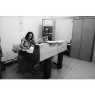 Le groupement de transmission terre (GTT) 815 à l'état-major du Taaone : commandement, exploitation, centre de relais bande.