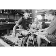 Groupe réseau filaire (GRF), militaires du rang (mdr) à l'instruction.