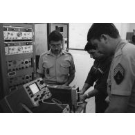 Le groupement de transmission terre (GTT) 815 : station de réception de Super Mahinor [Mahina ?]  Mururoa-Hao.