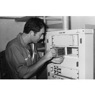 Le groupement de transmission terre (GTT) 815 : station de réception de Super Mahinor [Mahina ?]  Mururoa-Hao.