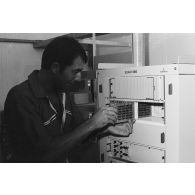 Le groupement de transmission terre (GTT) 815 : station de réception de Super Mahinor [Mahina ?]  Mururoa-Hao.