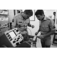 Le groupement de transmission terre (GTT) 815 : station de réception de Super Mahinor [Mahina ?]  Mururoa-Hao.