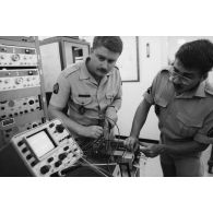 Le groupement de transmission terre (GTT) 815 : station de réception de Super Mahinor [Mahina ?]  Mururoa-Hao.