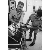 Le groupement de transmission terre (GTT) 815 : station de réception de Super Mahinor [Mahina ?]  Mururoa-Hao.