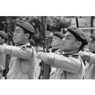 Prise d'armes à Taravao (Tahiti) à l'occasion de la remise de la fourragère à de jeunes marsouins du régiment d’infanterie de marine du Pacifique - Polynésie (RIMAP-P).