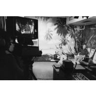 Louis Darinot, député et président de la Commission de la Défense nationale de l’Assemblée nationale, dans le studio d'enregistrement de télévision de Télé-Muru.