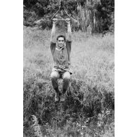 Le régiment d’infanterie de marine du Pacifique - Polynésie (RIMAP-P). Entraînement au centre d'instruction de montagne (CIM) de Papeete. Arrivée de la tyrolienne.