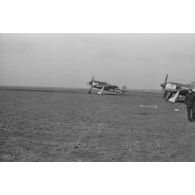Activités du 2e Staffel du 13 groupe de reconnaissance (Nahaufklärungsgruppe 13) sur le terrain de Saint-Brieuc.