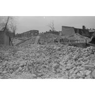 Ruines et débris à Rostock.