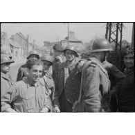 Dans Abbeville ou sa proche banlieue, des prisonniers français du 15e régiment d'infanterie.