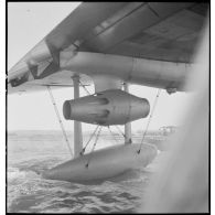 Amerrissage sur l'étang de Berre d'un hydravion de transport Lioré et Olivier H 246 de la compagnie aérienne Air France.