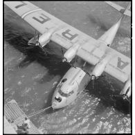 L'hydravion de transport Lioré et Olivier H 246 Oranie, de la compagnie aérienne Air France, après un amerrissage dans le port aérien de Marignane.