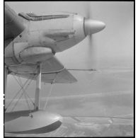 Survol de l'aéroport de Marignane à bord d'un hydravion de transport Lioré et Olivier H 246 de la compagnie aérienne Air France.