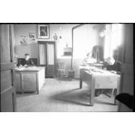 Un bureau sur la base aérienne de stockage de Pau.