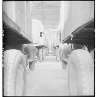 Stockage de camions Berliet sur la base aérienne de Pau.
