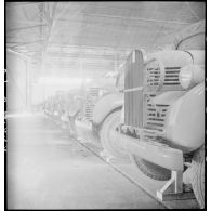 Stockage de camions Berliet sur la base aérienne de Pau.