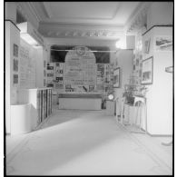 Exposition lors de la "semaine de l'aviation" à Vichy : stand de l'armée de l'Air.