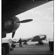 Préparation d'un chasseur Potez 631 pour un vol d'essai à Toulouse.