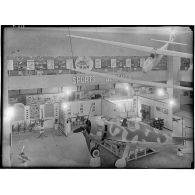 Exposition sur l'aviation civile et militaire au palais des congrès de Marseille dans le cadre de la foire exposition de la ville.