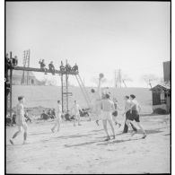 Match de basket-ball entre unités de l'armée de l'Air d'armistice.