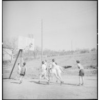 Match de basket-ball entre unités de l'armée de l'Air d'armistice.
