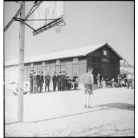 Match de basket-ball entre unités de l'armée de l'Air d'armistice.