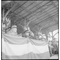 La tribune officielle d'un stade à Clermont-Ferrand pendant un championnat militaire sportif.