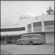 L'aérogare sur la base aérienne de Lyon-Bron.