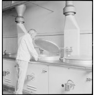 Les cuisines de l'atelier de réparation de l'armée de l'Air (ARAA) de Limoges.