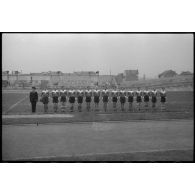Présentation des équipes de rugby des unités de l'armée de l'Air lors d'une fête sportive sur le stade de Vichy.<br>