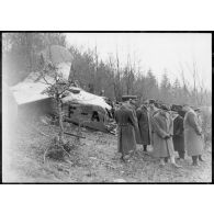 Officiers généraux et supérieurs présents sur la zone du crash de l'avion de transport Potez 662 du général d'armée Huntziger.