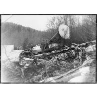 Officiers généraux et supérieurs présents sur la zone du crash de l'avion de transport Potez 662 du général d'armée Huntziger.