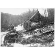 Officiers généraux et supérieurs présents sur la zone du crash de l'avion de transport Potez 662 du général d'armée Huntziger.